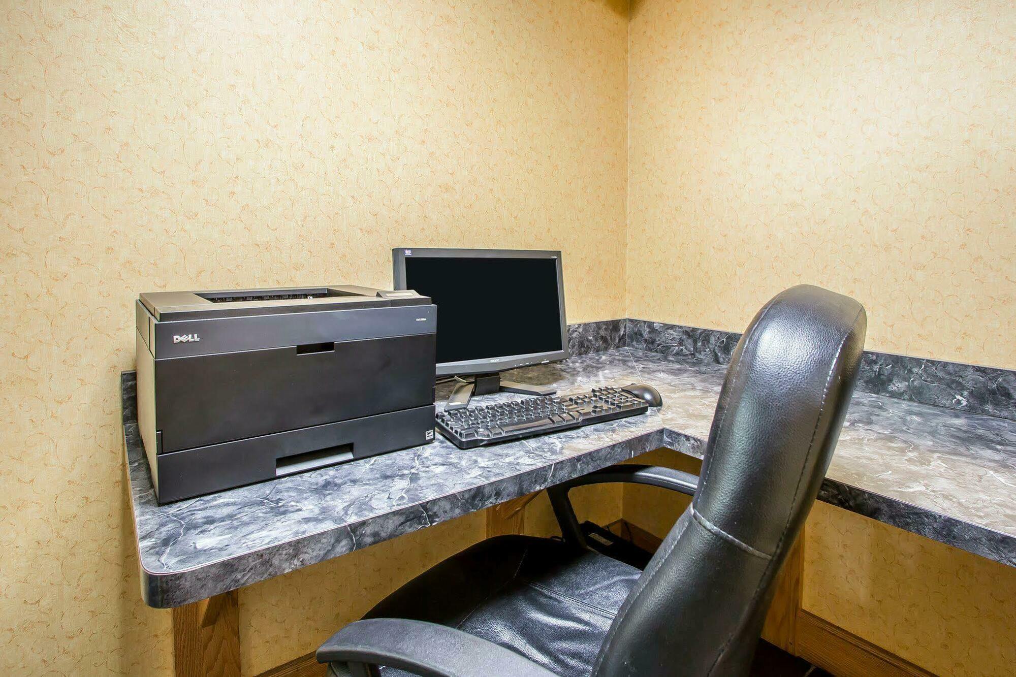 Quality Inn Рола Екстериор снимка